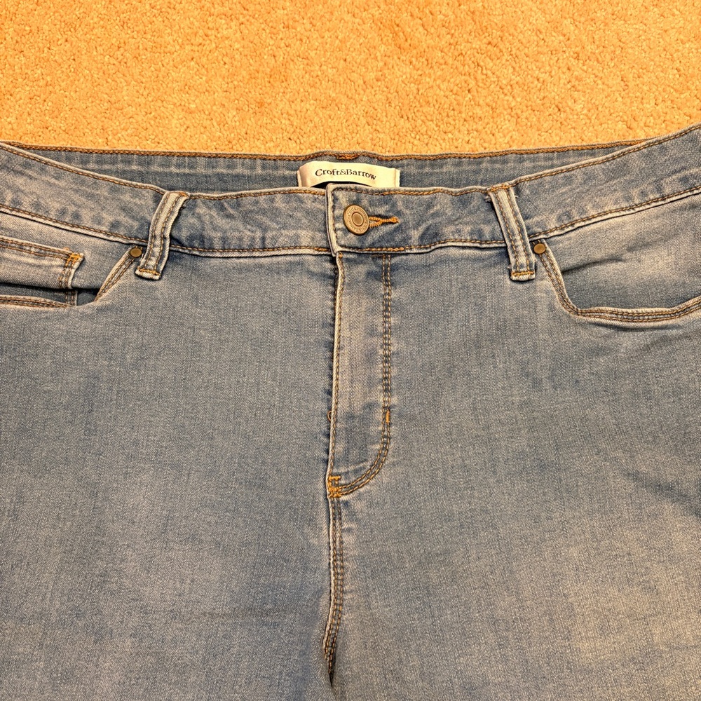 Croft Barrow Bermuda Blue Denim Jean Shorts Womens Size 18 Light Wash Stretch - Picture 2 of 8